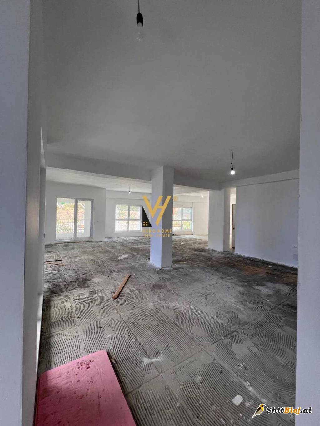 BIZNESI 216 M2 TE RES KAIMI 3.000 EURO