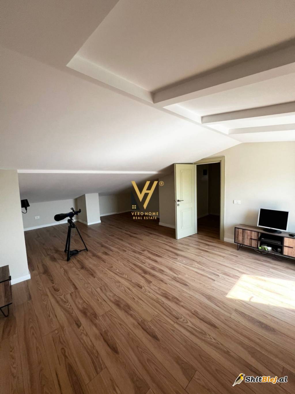 VILE DY KATESHE NE PRUSH 1.600 EURO