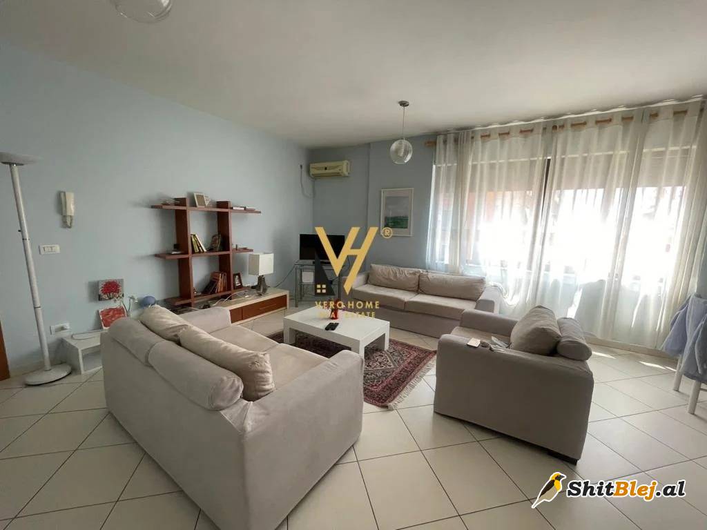 2+1+BLK TE RRUGA BARRIKADAVE 300.000 EUR