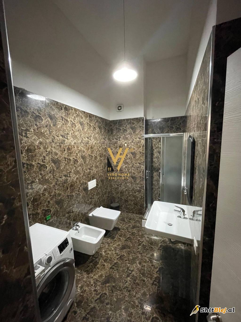  2+1+BLK ME QIRA TE ZOGU I ZI 900 EURO