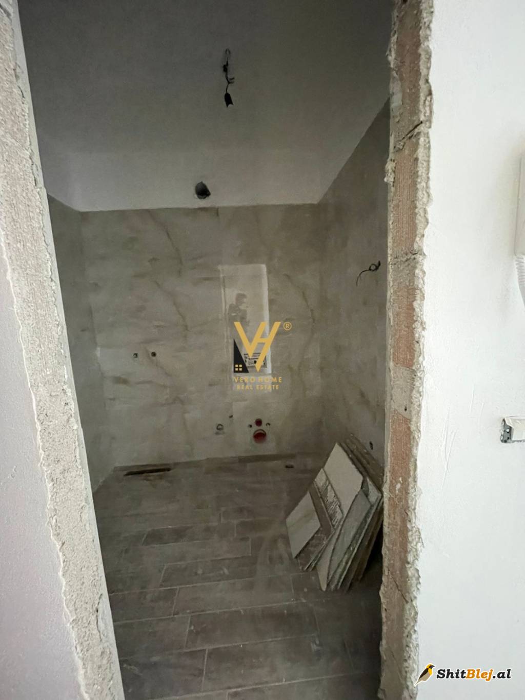 2+1+2 TE KOMPLEKSI AURA 179.400 EURO