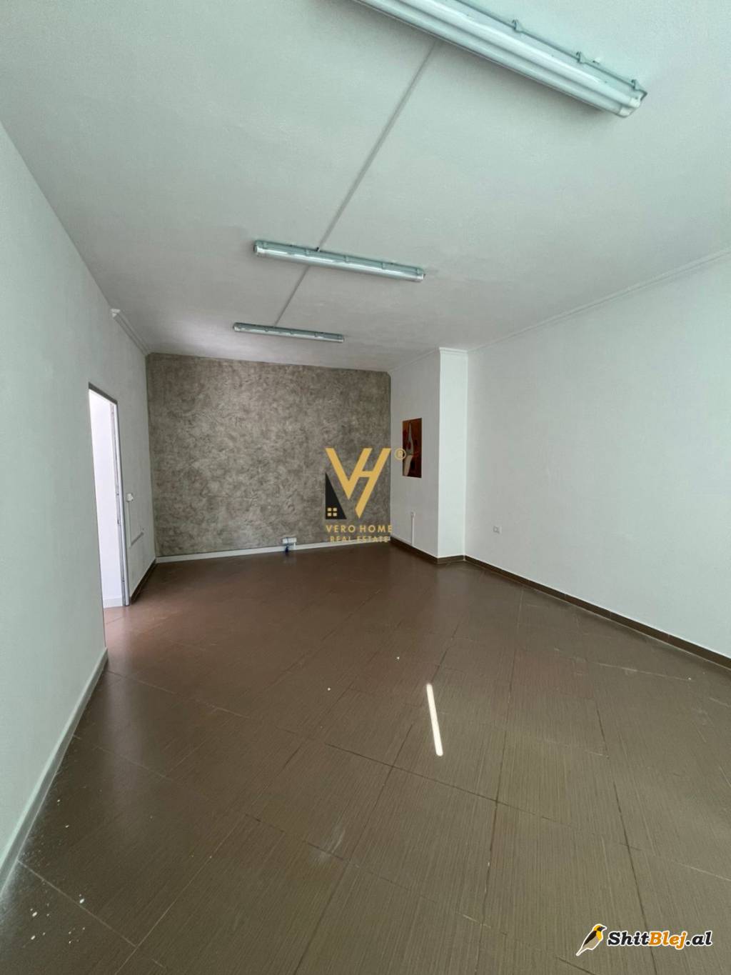 ZYRE 120 M2 ME QERA NE SAUK 600 EURO