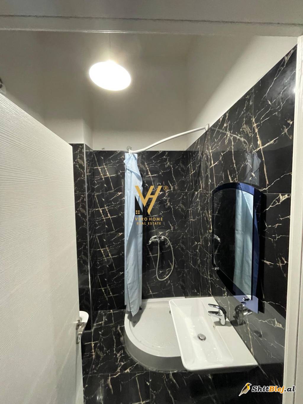  2+1+BLK ME QIRA TE ZOGU I ZI 900 EURO