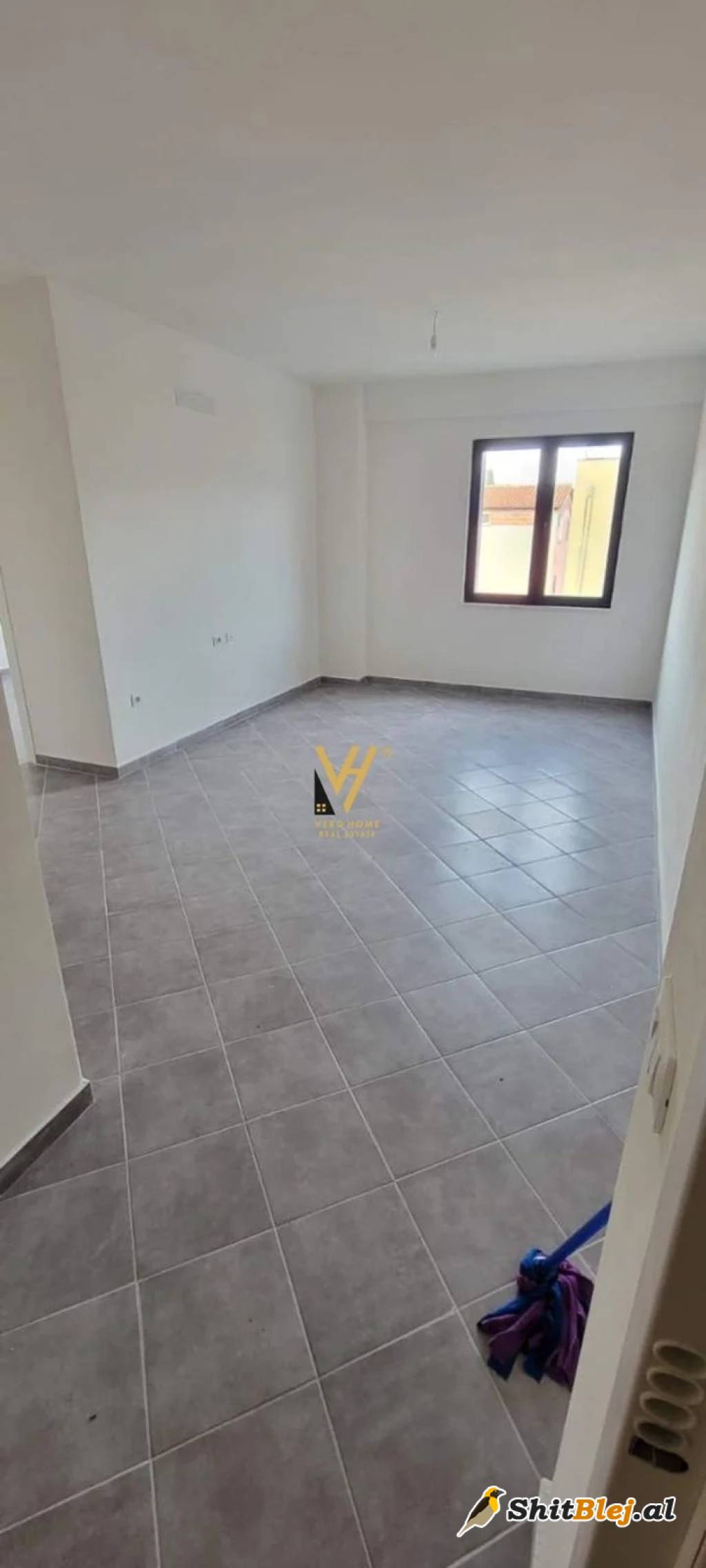ZYRE TE STACIONI I TRENIT 750 EURO