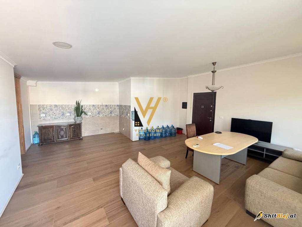 ZYRE 100 M2 TE KOMUNA E PARISIT 900 EURO