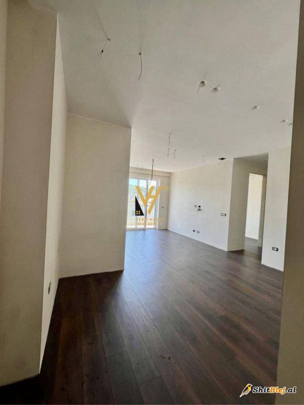 ZYRE 95 M2 TE KOMUNA E PARE 1.000 EURO