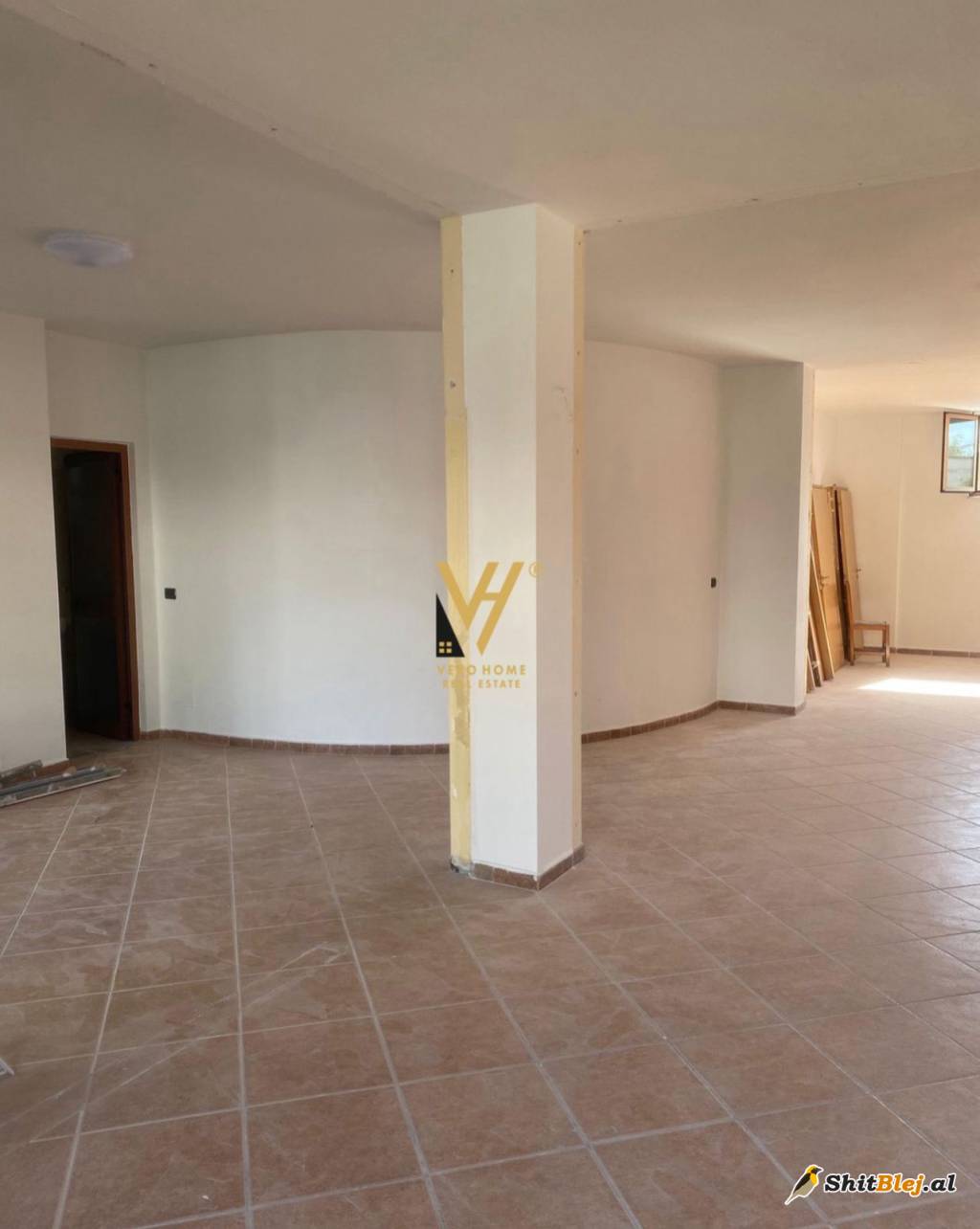 AMBIENT 100 M2 NE XHAMLLIK 60.000 LEKE