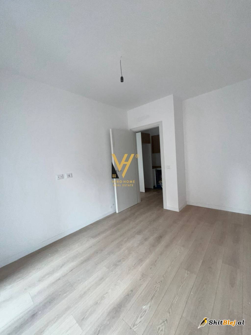 ZYRE 76 M2 TE KOMUNA E PARISIT 600 EURO