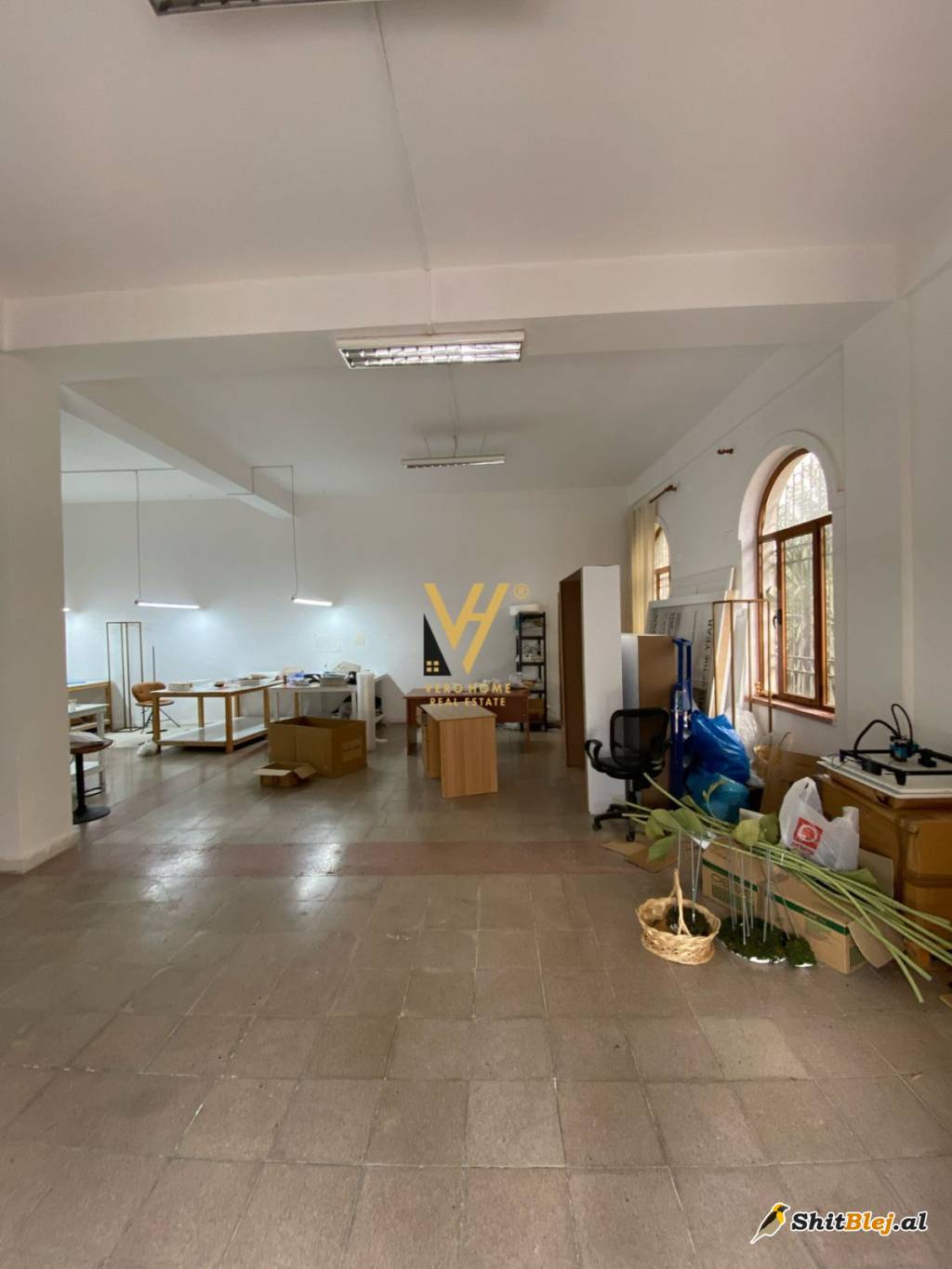 ZYRE TE RRUGA BARRIKADAVE 1.200 EURO