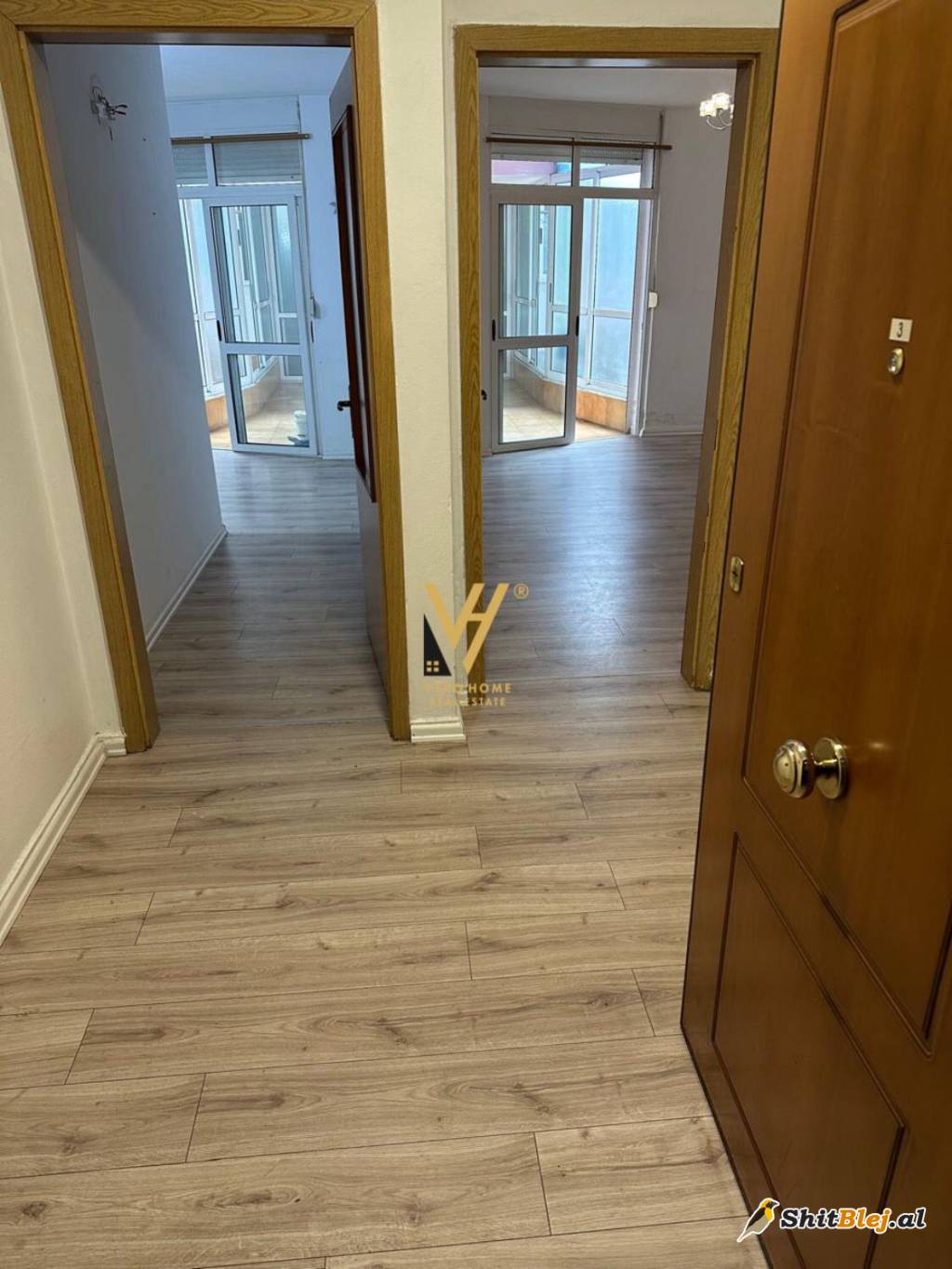 ZYRE 130M2 ME QERA,ISH EKSPOZITA 680 EUR