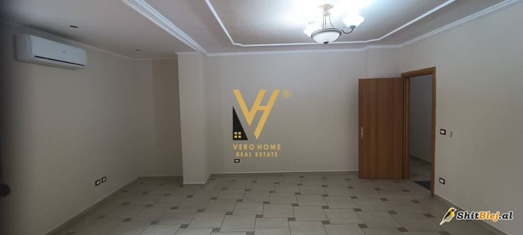 ZYRE 132M2 ME QERA NE QENDER 1.100 EURO
