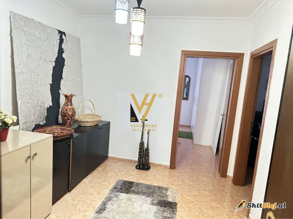  2+1+2 ME QIRA TE ZOGU I ZI 700 EURO