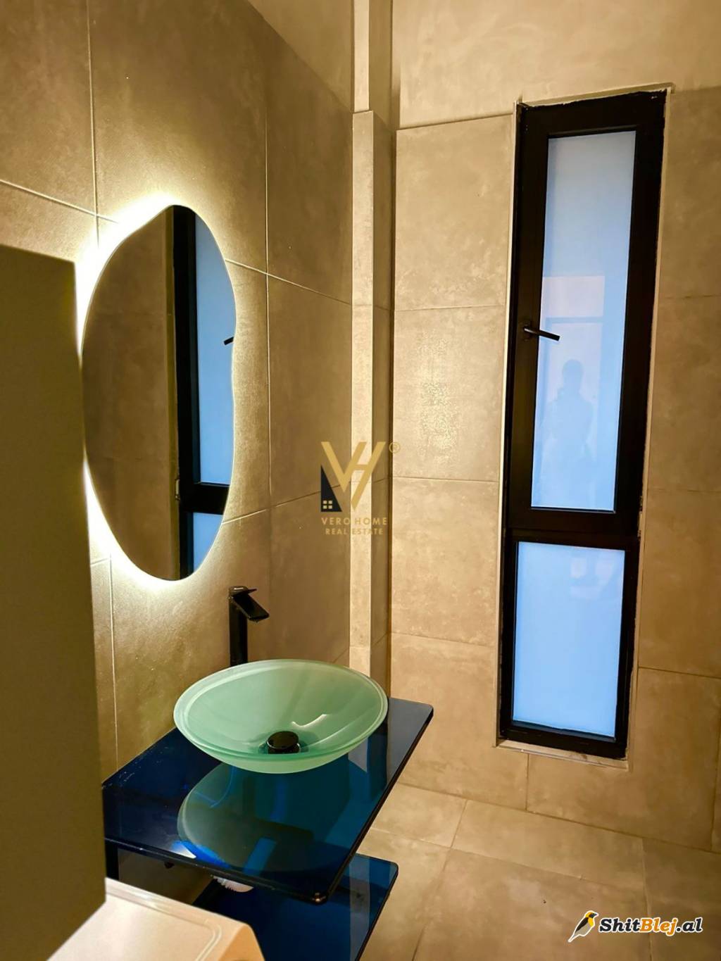 1+1+BLK ME QIRA TE SQUARE 21 100.000 LEK