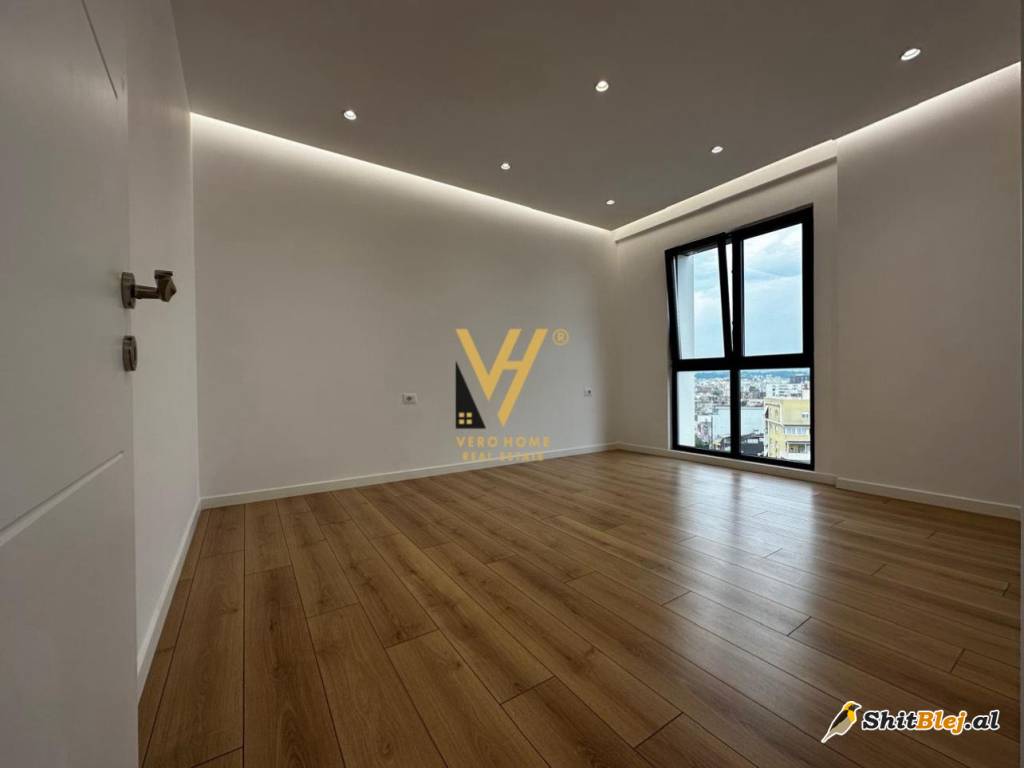 AMBIENT 105 M2 TE FARMACIA 10 750 EURO
