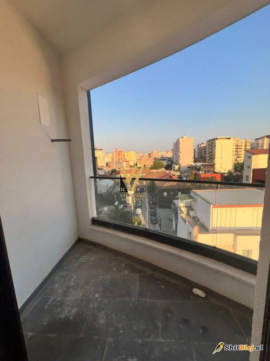 ZYRE 95 M2 TE KOMUNA E PARISIT 700 EURO