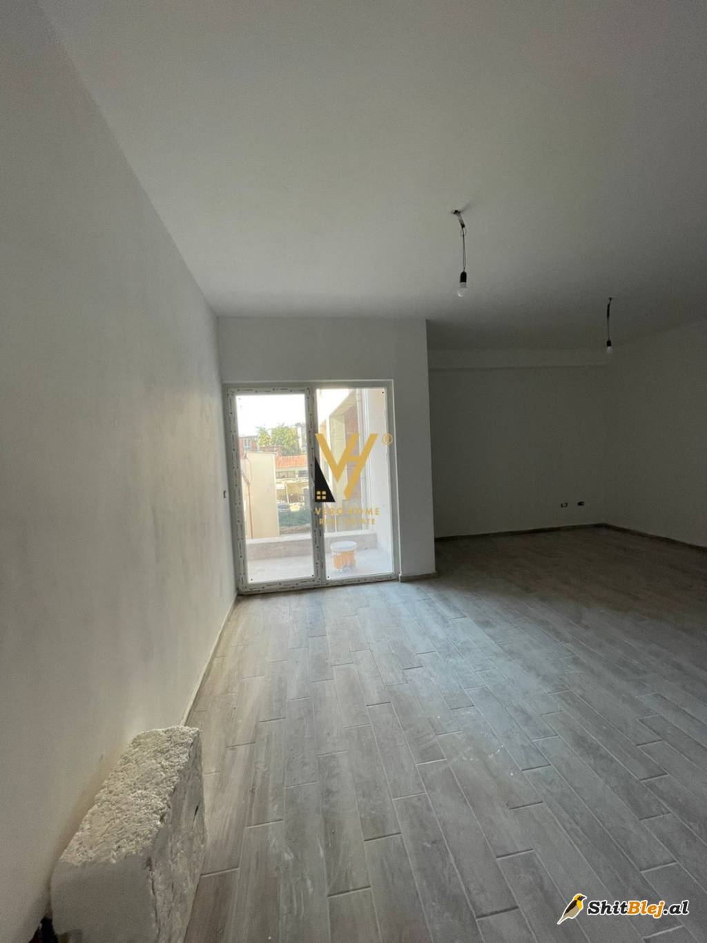 2+1+2 TE KOMPLEKSI AURA 179.400 EURO