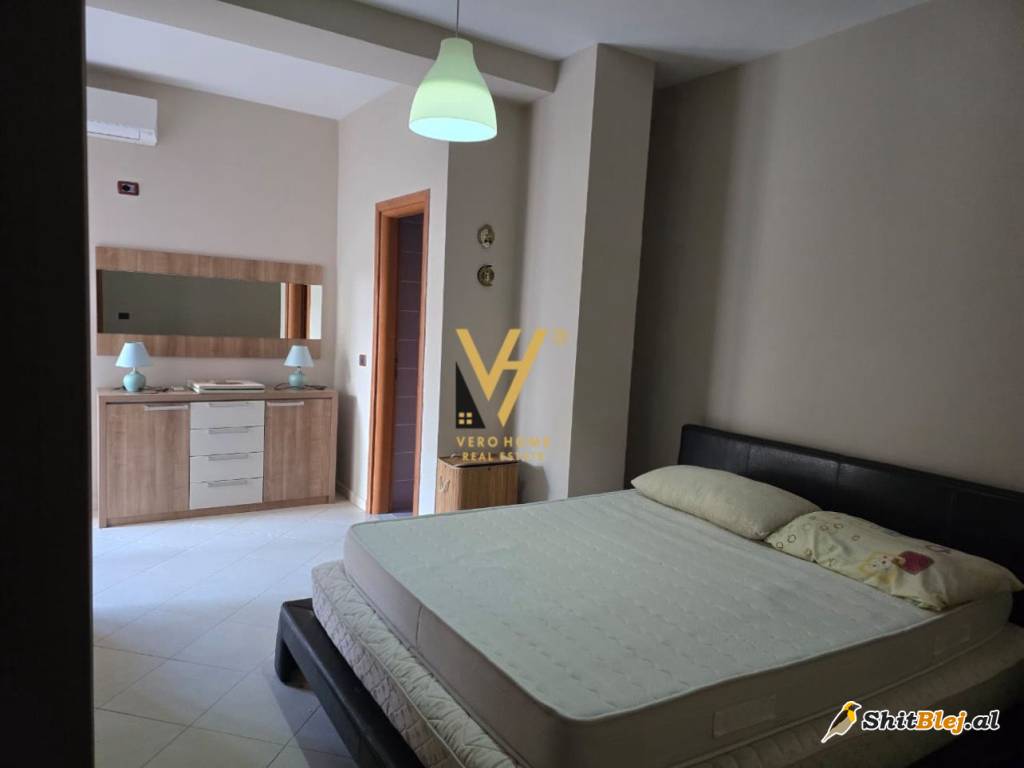 2+1+2 ME QERA TE KOPSHTI BOTANIK 600 EUR