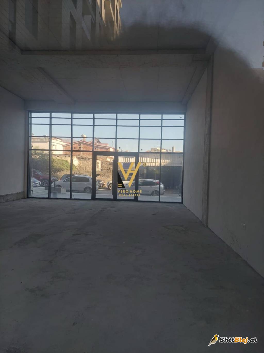 2 DYQANE 162M2 NE PORCELAN 2.500 EURO