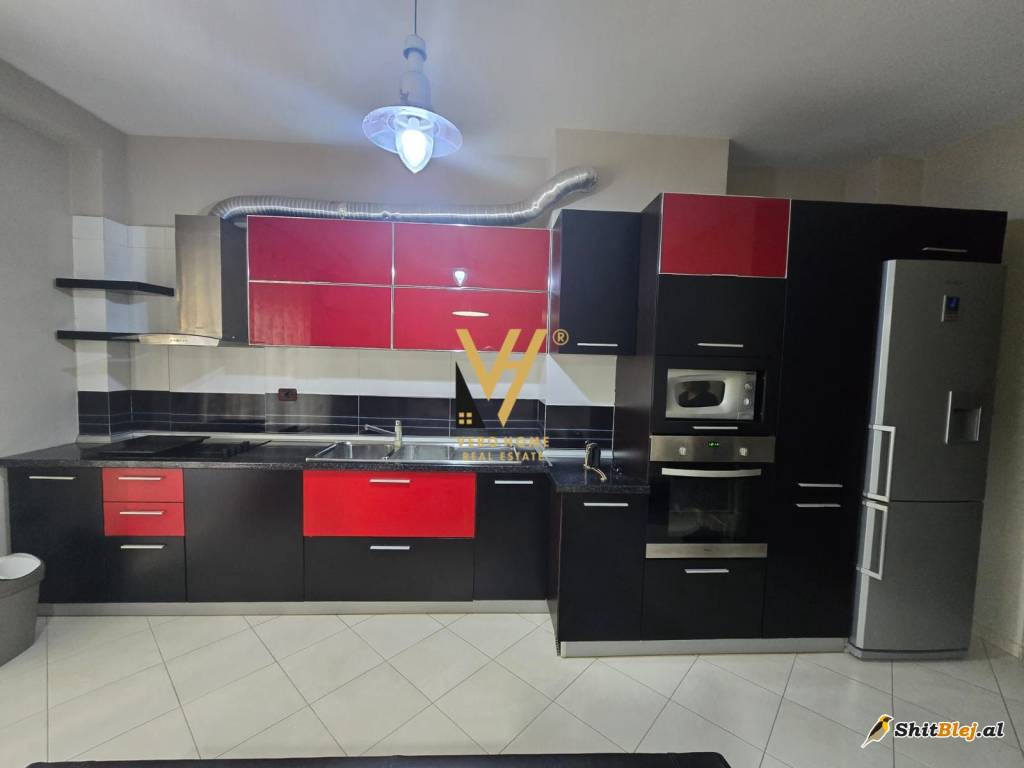 2+1+2 ME QERA TE KOPSHTI BOTANIK 600 EUR