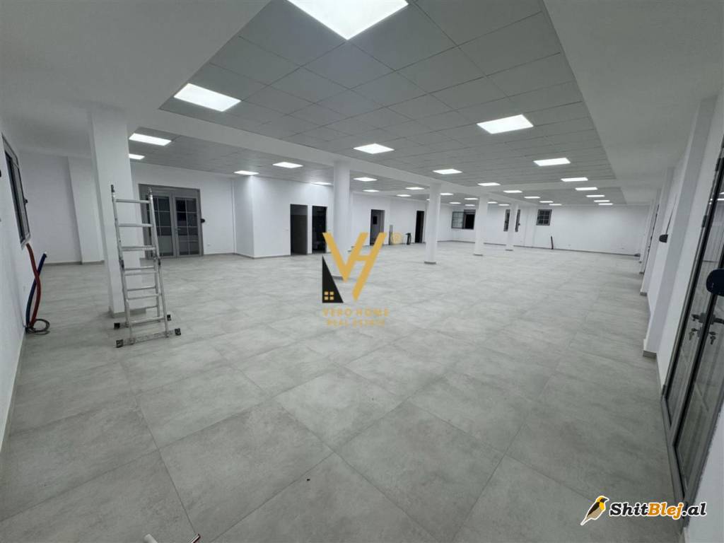 AMBIENT 360M2 ME QERA NE SAUK 1.500 EURO