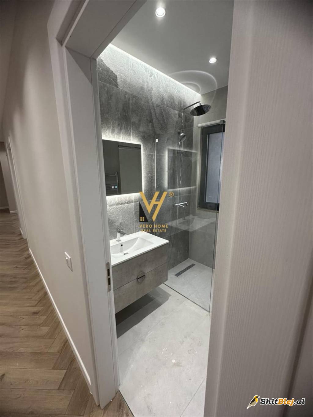 ZYRE 126 M2 TE UNAZA E RE 1.250 EURO
