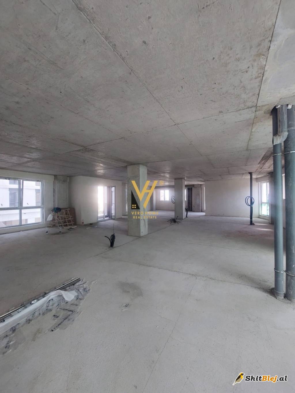 ZYRE TE KOMUNA PARISIT 1.305.000 EURO