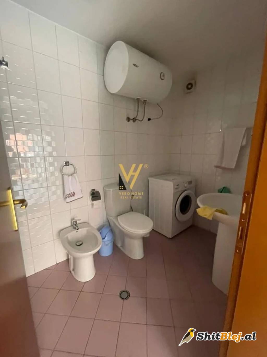 2+1+BLK TE RRUGA BARRIKADAVE 300.000 EUR