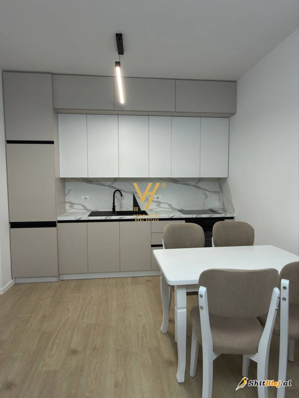 2+1+2  TE KOMUNA E PARISIT 1.200 EURO