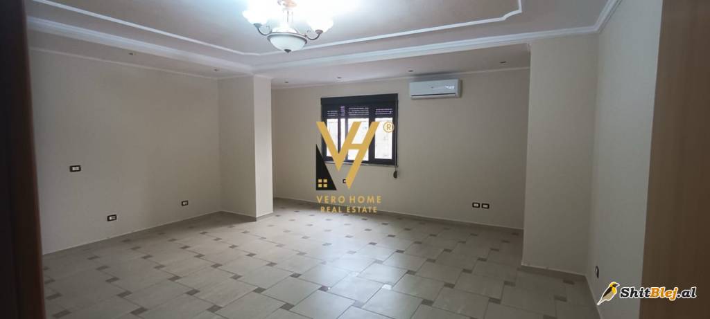 ZYRE 132M2 ME QERA NE QENDER 1.100 EURO
