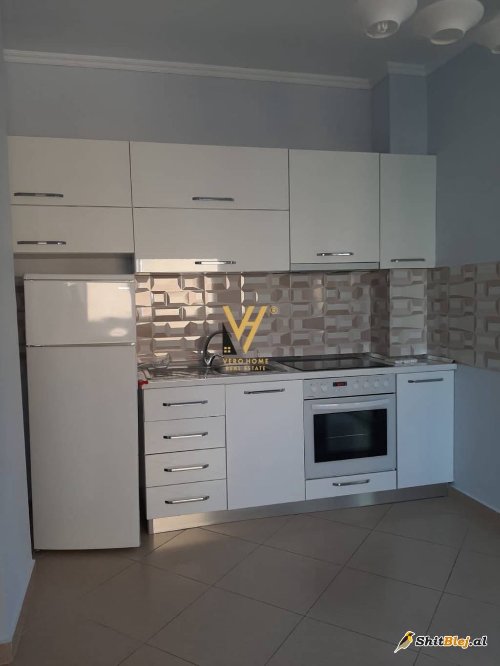 ZYRE 97 M2 ME QIRA NE QENDER 800 EURO