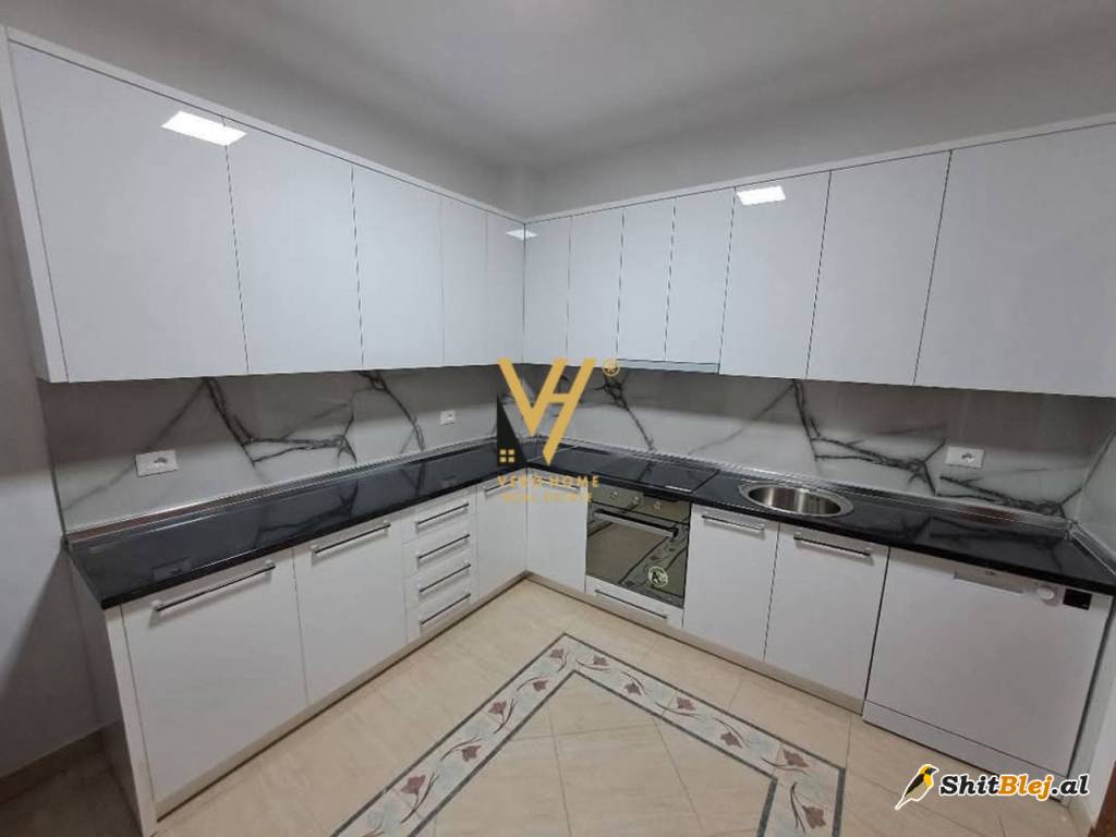 DUPLEX 2+1+2 ME QIRA NE QENDER 800 EURO