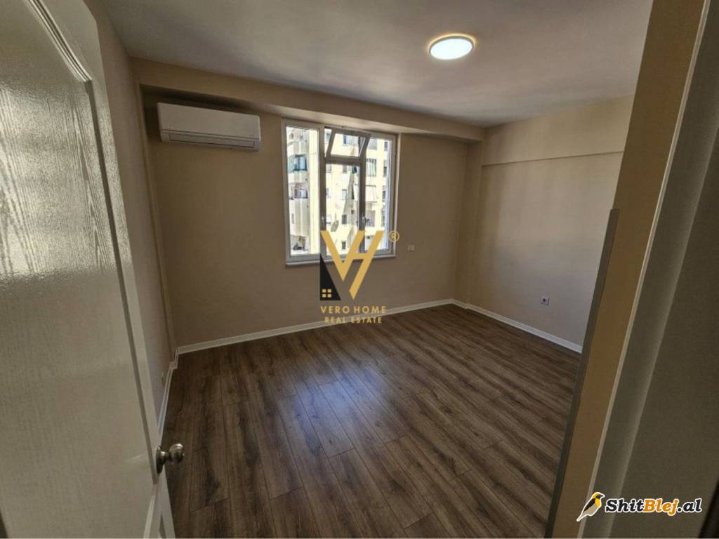ZYRE 130 M2 ME QERA NE QENDER 1.300 EURO