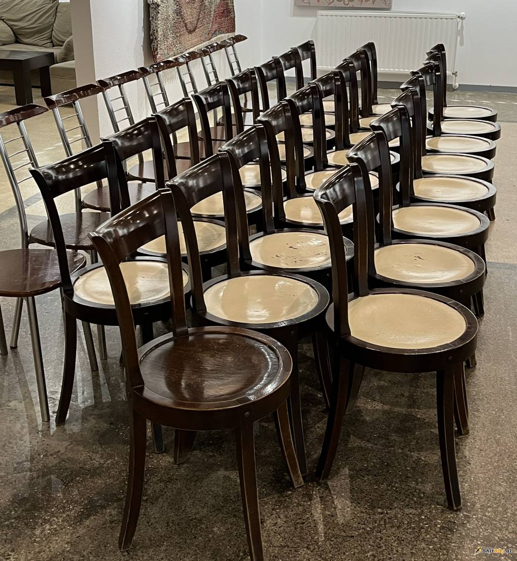 karrike dhe tavolina per bar-kafe