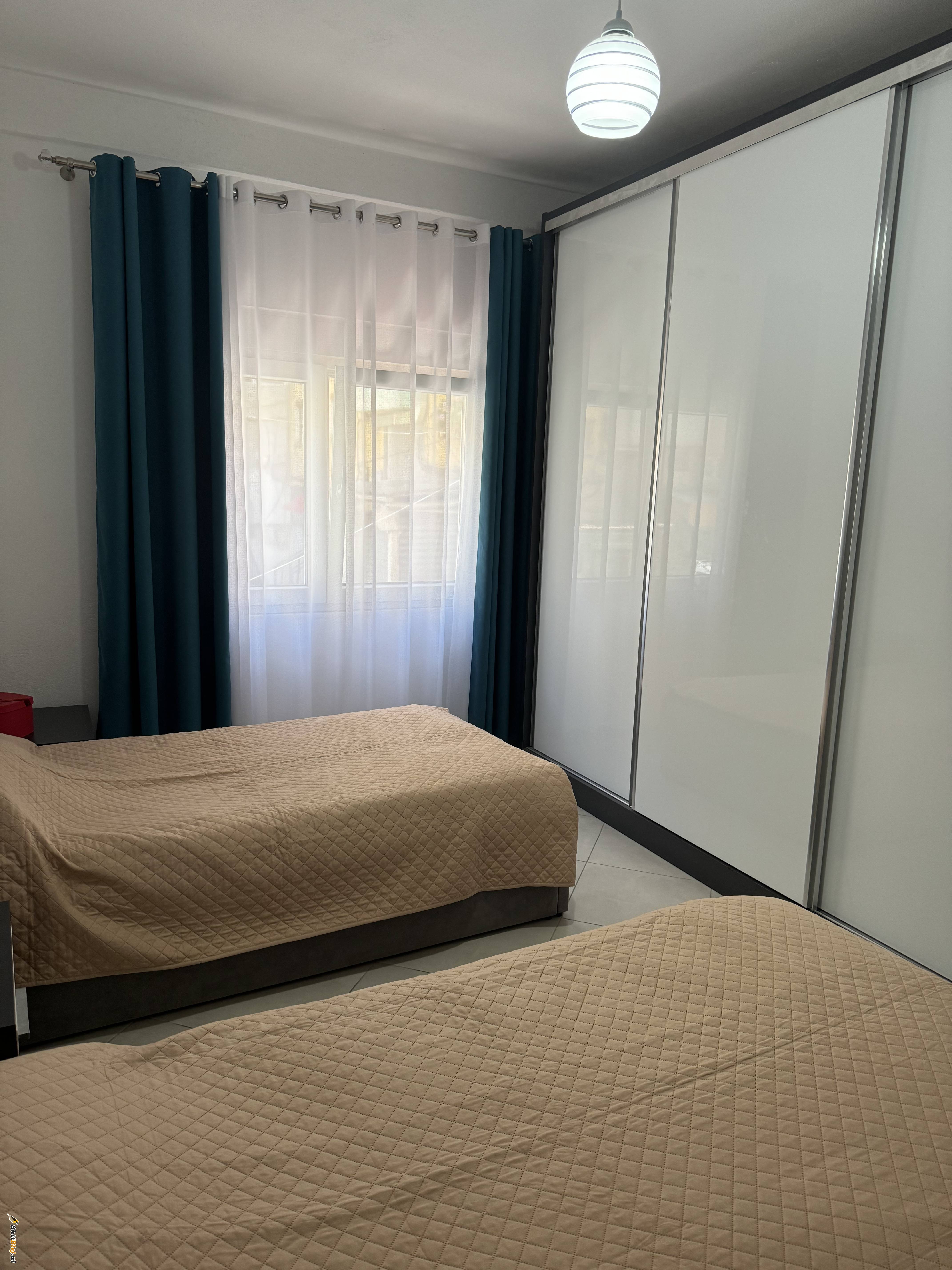 Jepet me qera apartament 2+1 i mobiluar