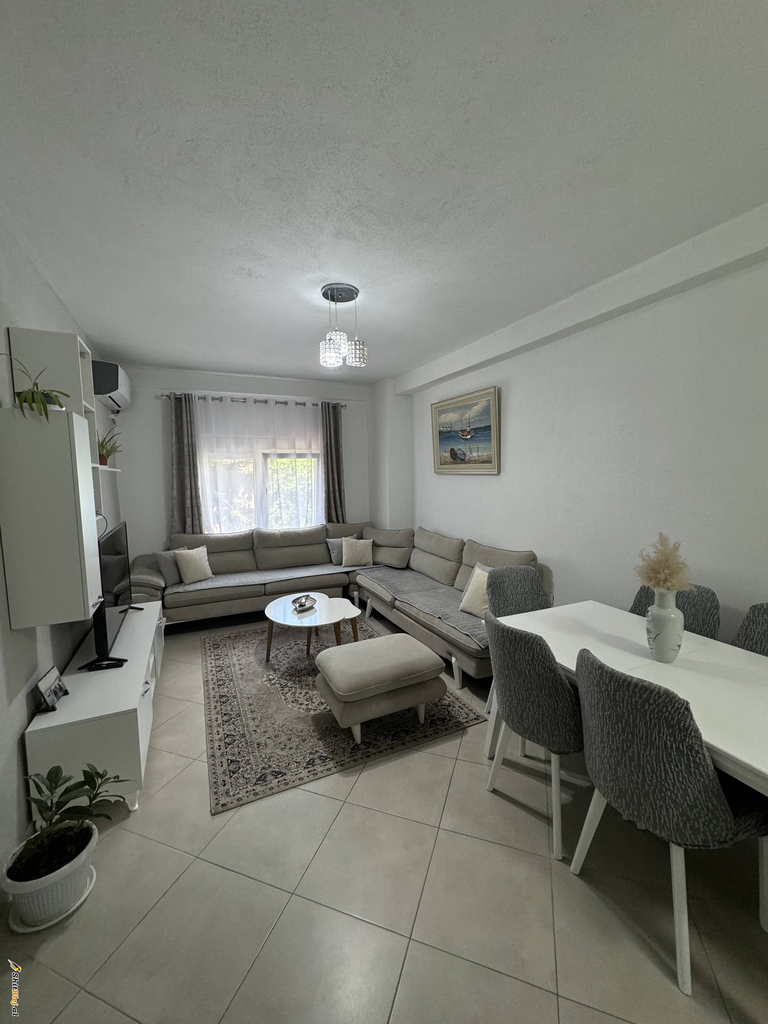 Jepet me qera apartament 2+1 i mobiluar