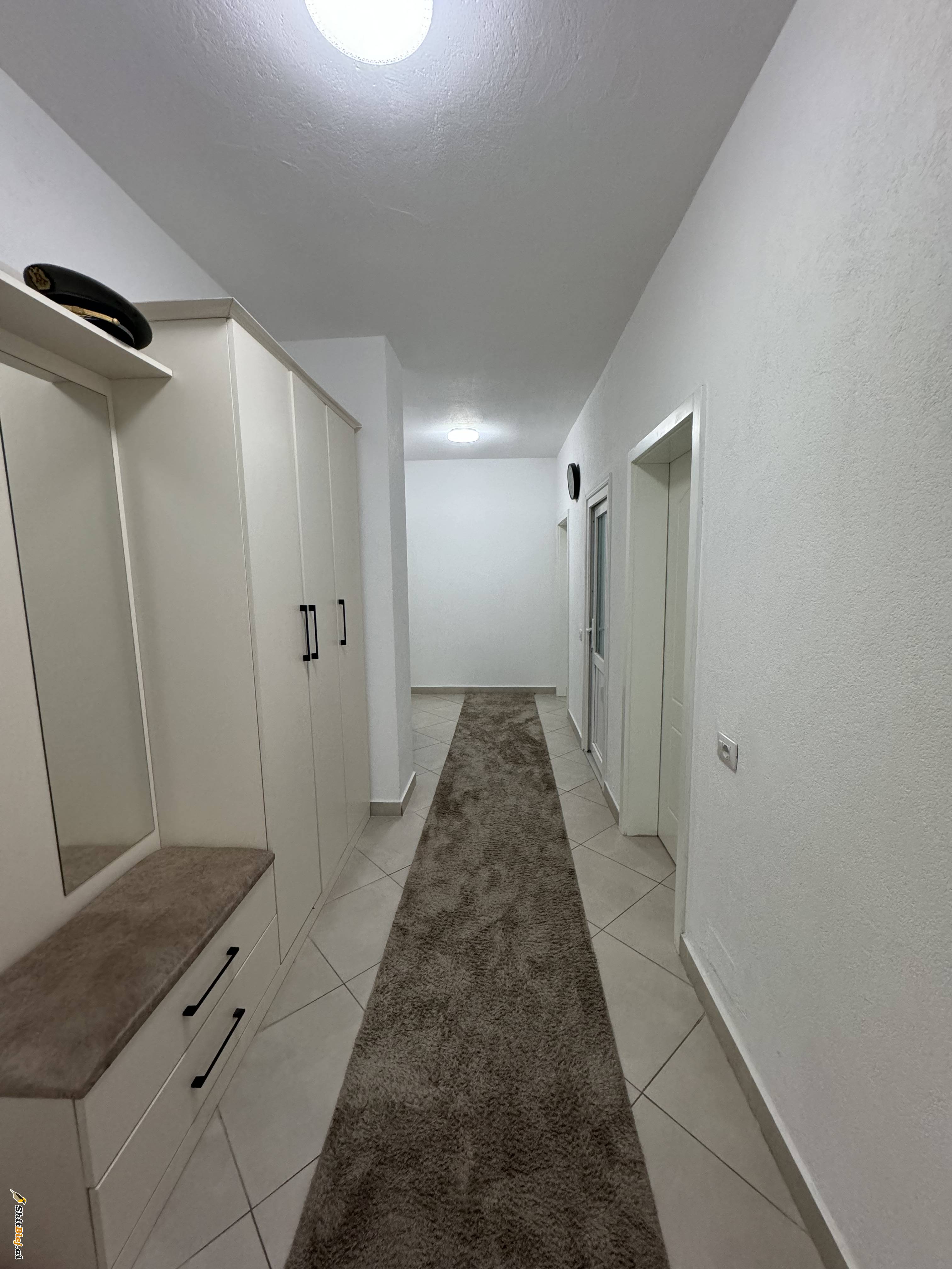 Jepet me qera apartament 2+1 i mobiluar