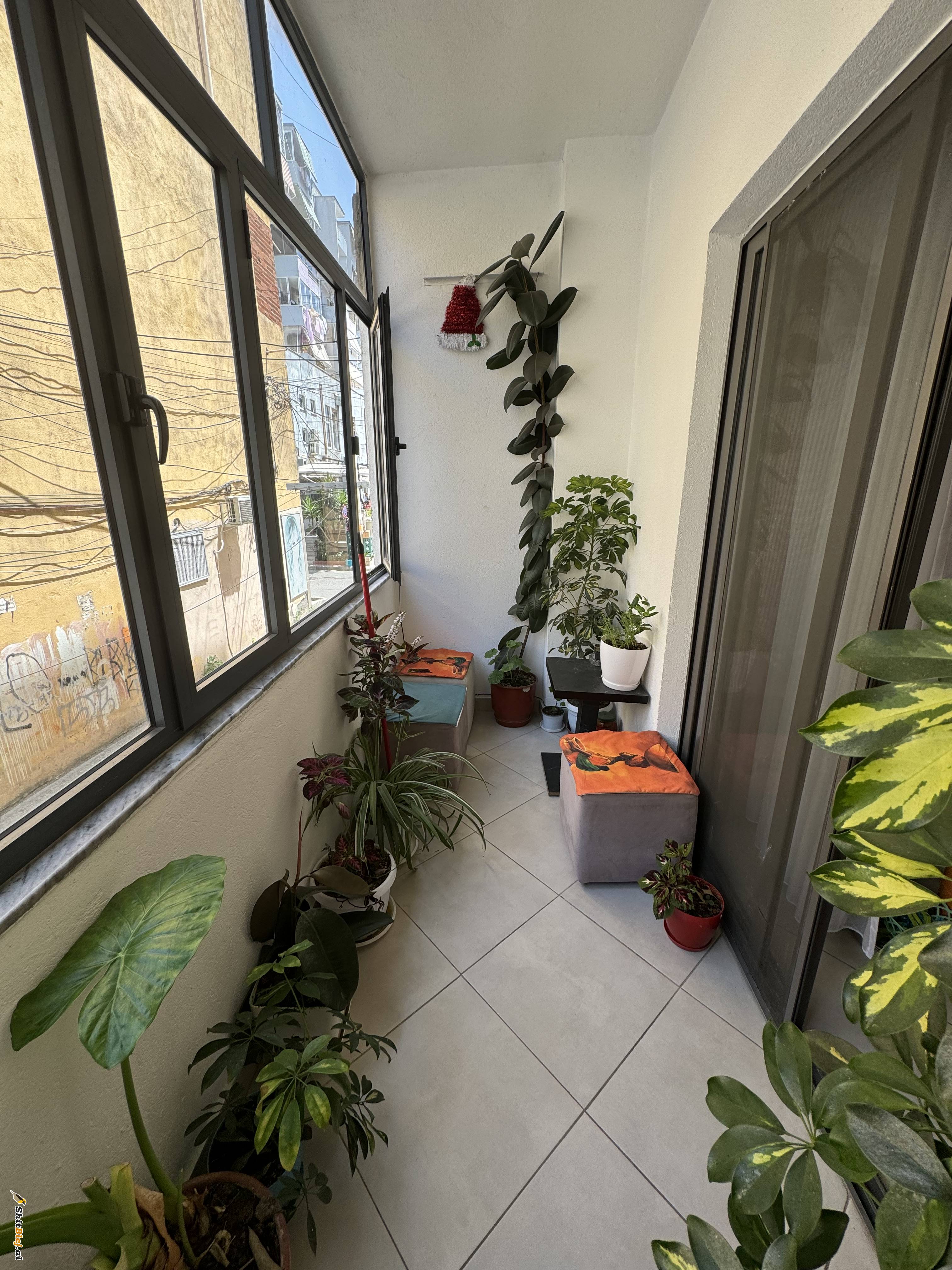 Jepet me qera apartament 2+1 i mobiluar
