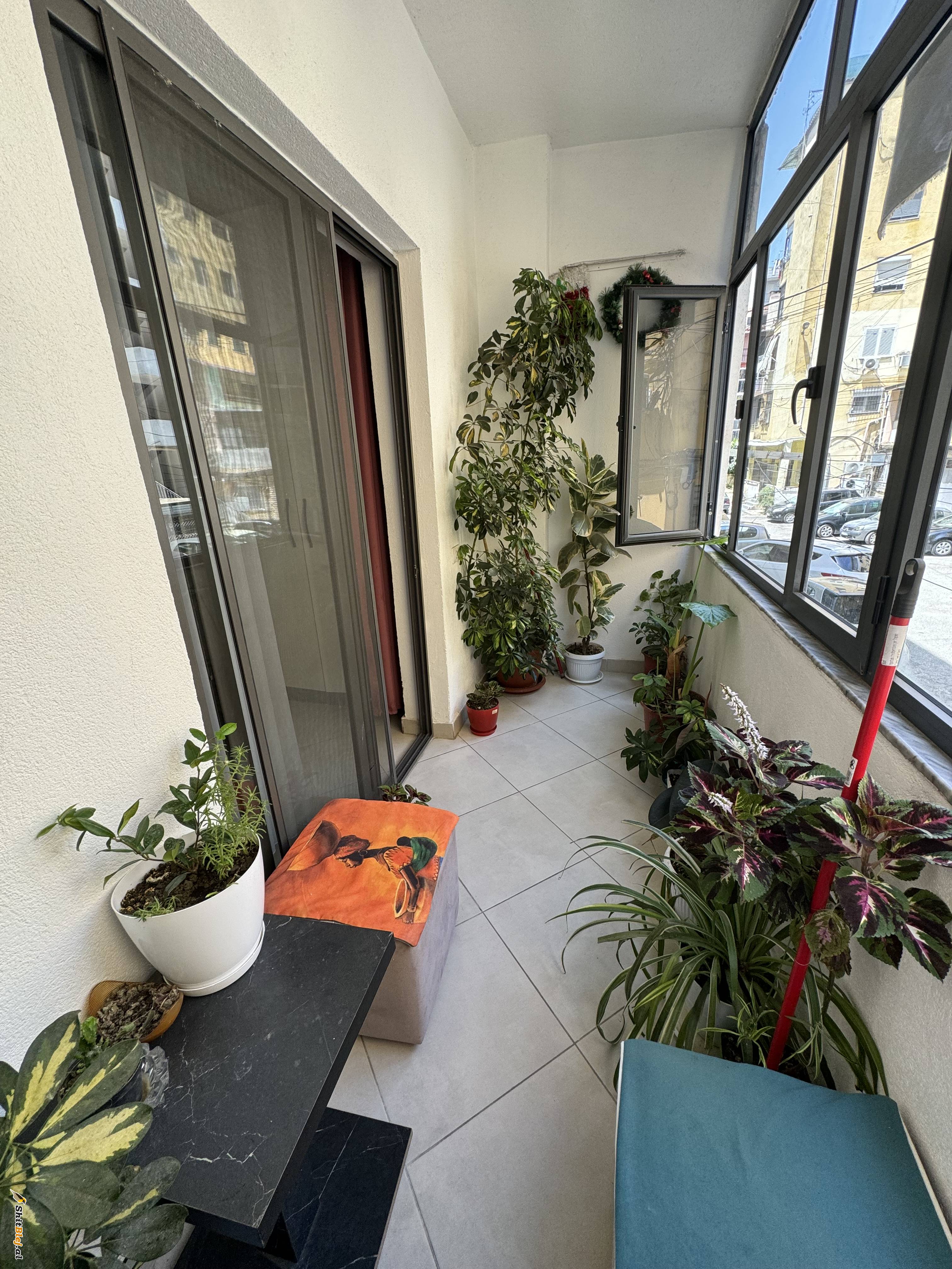 Jepet me qera apartament 2+1 i mobiluar