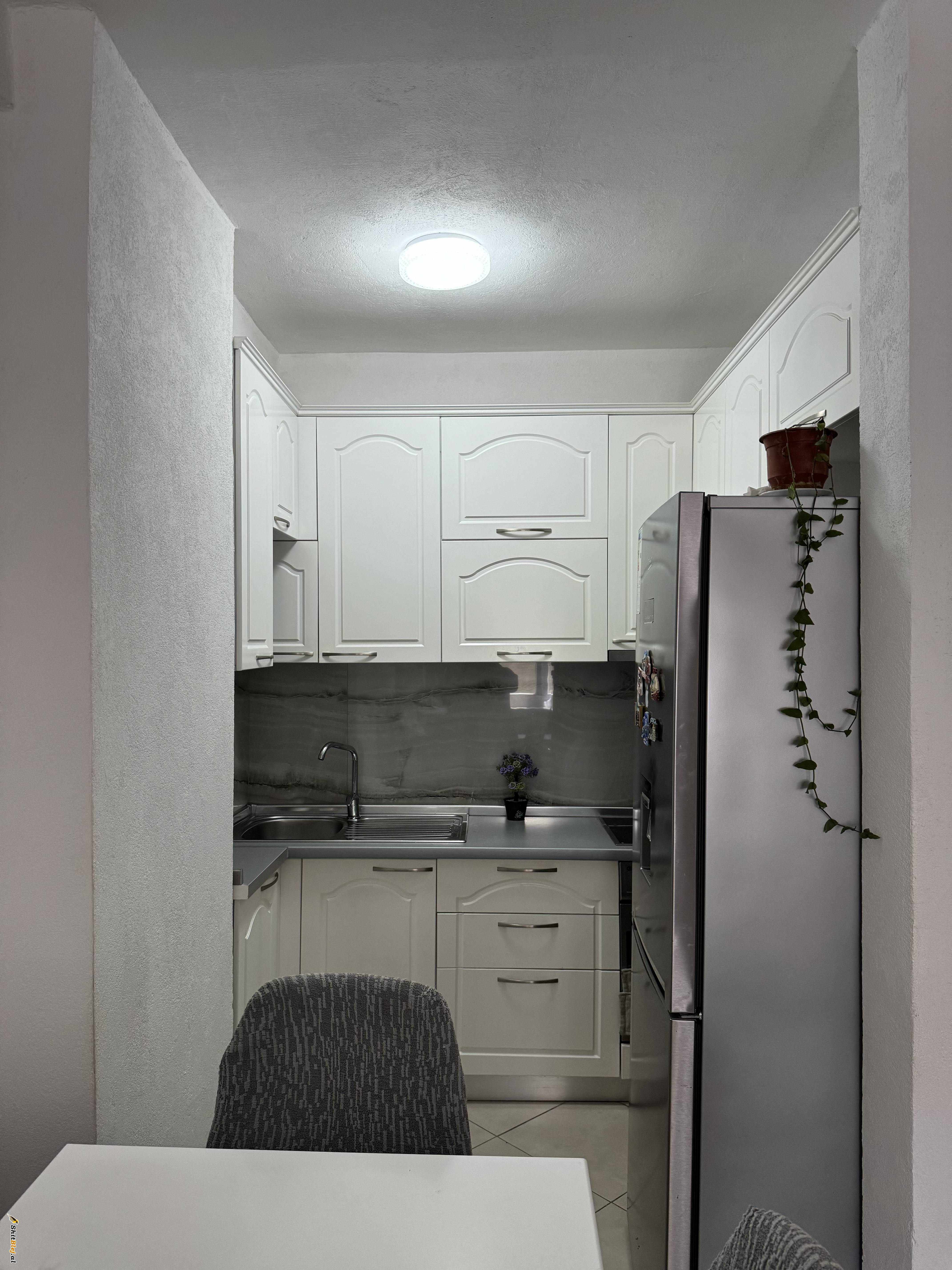 Jepet me qera apartament 2+1 i mobiluar