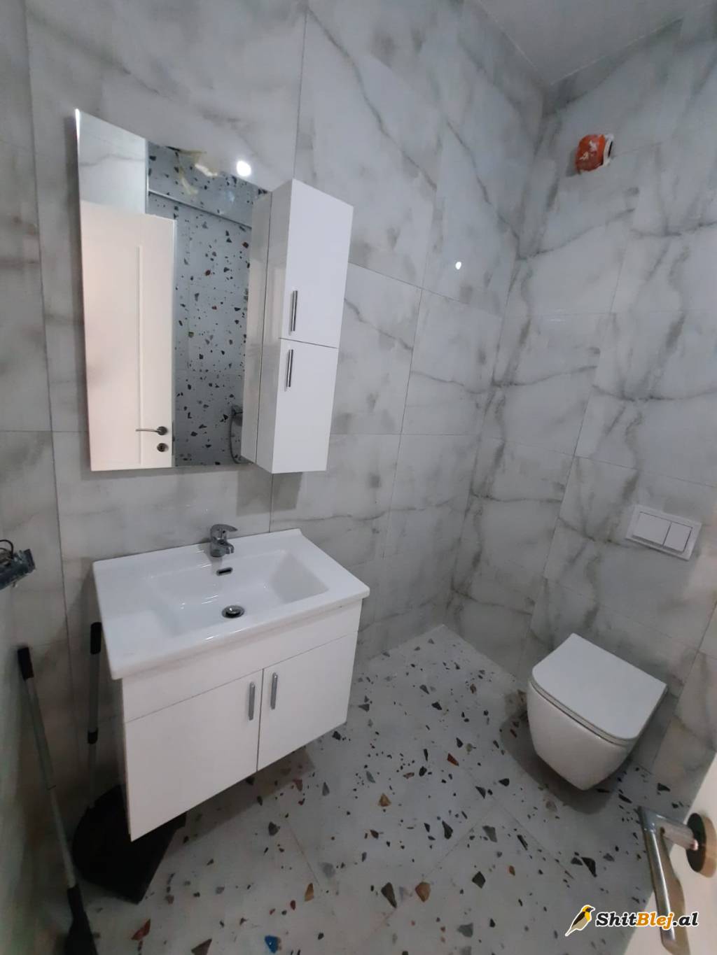 Qira, Apartament 2+1 Liqeni i Thate 