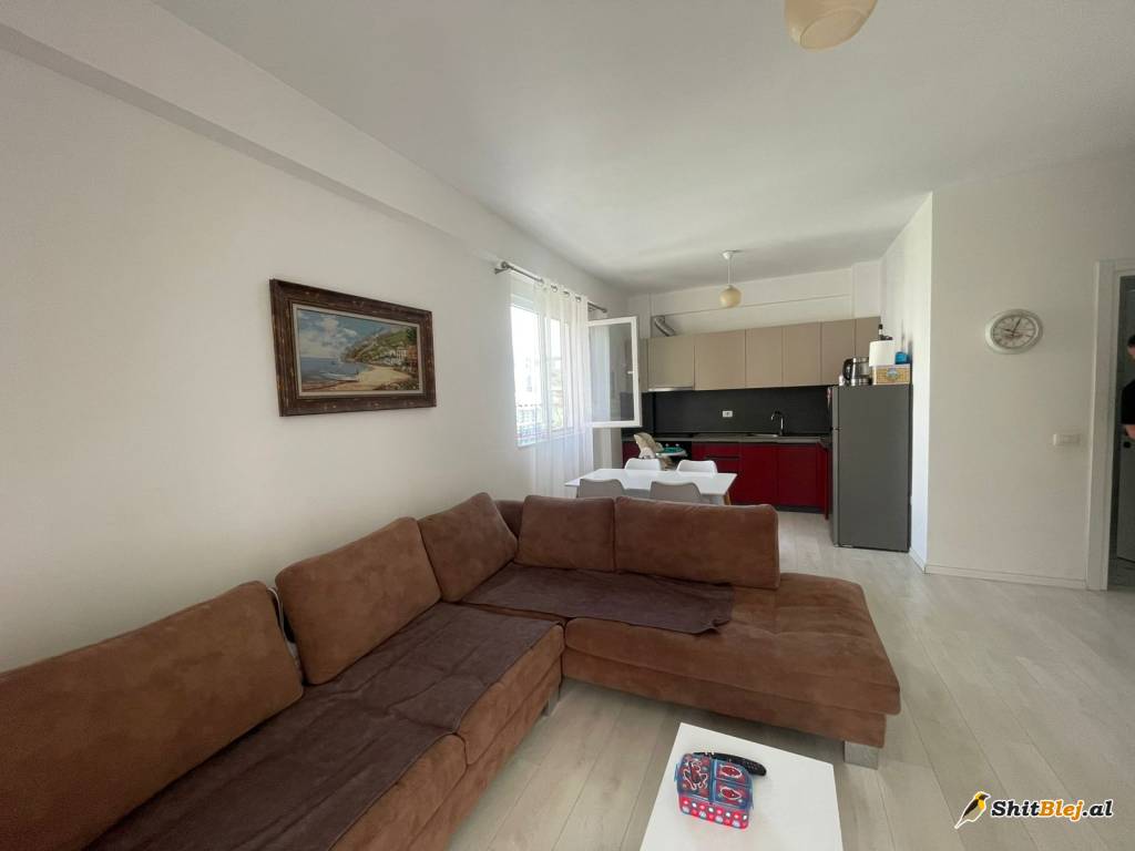 Qira, Apartament 2+1 Liqeni i Thate 