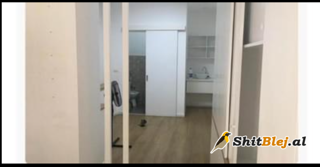 Dyqan 100m2 tek Rruga Durrësit 