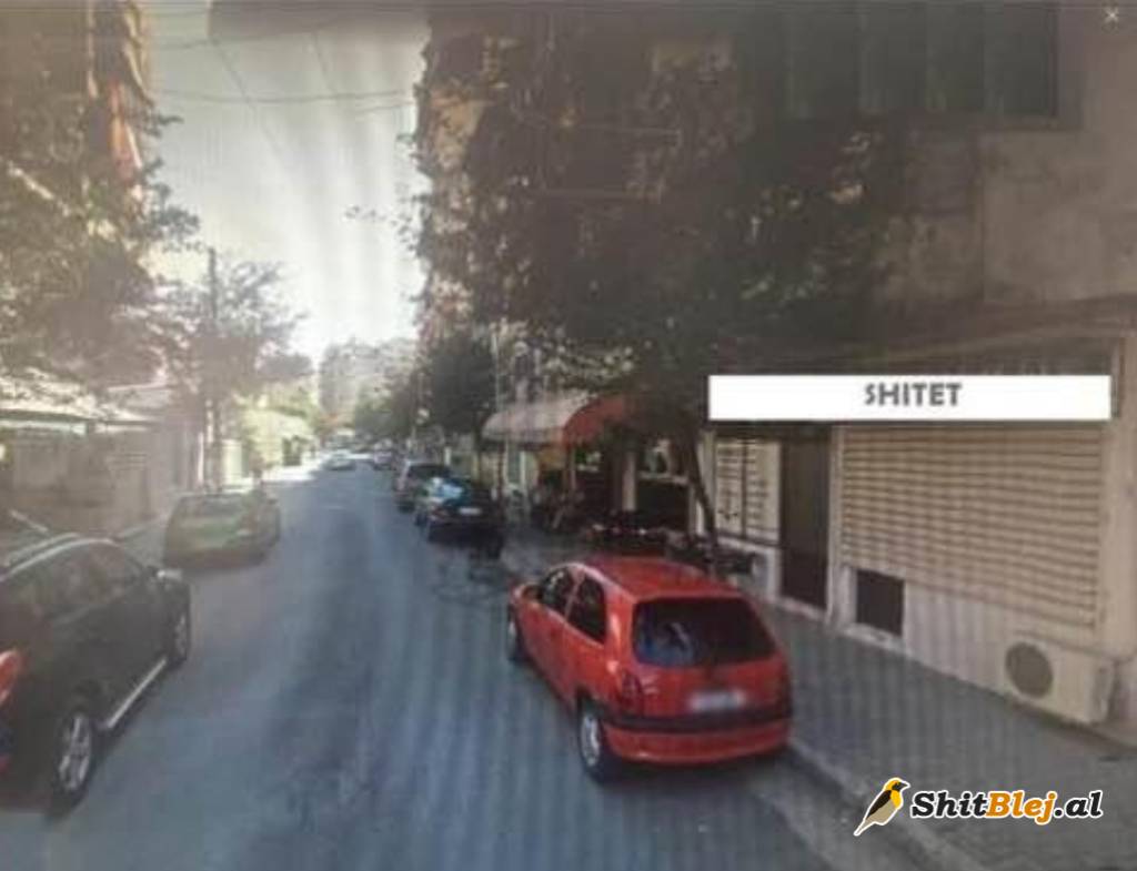 Dyqan 100m2 tek Rruga Durrësit