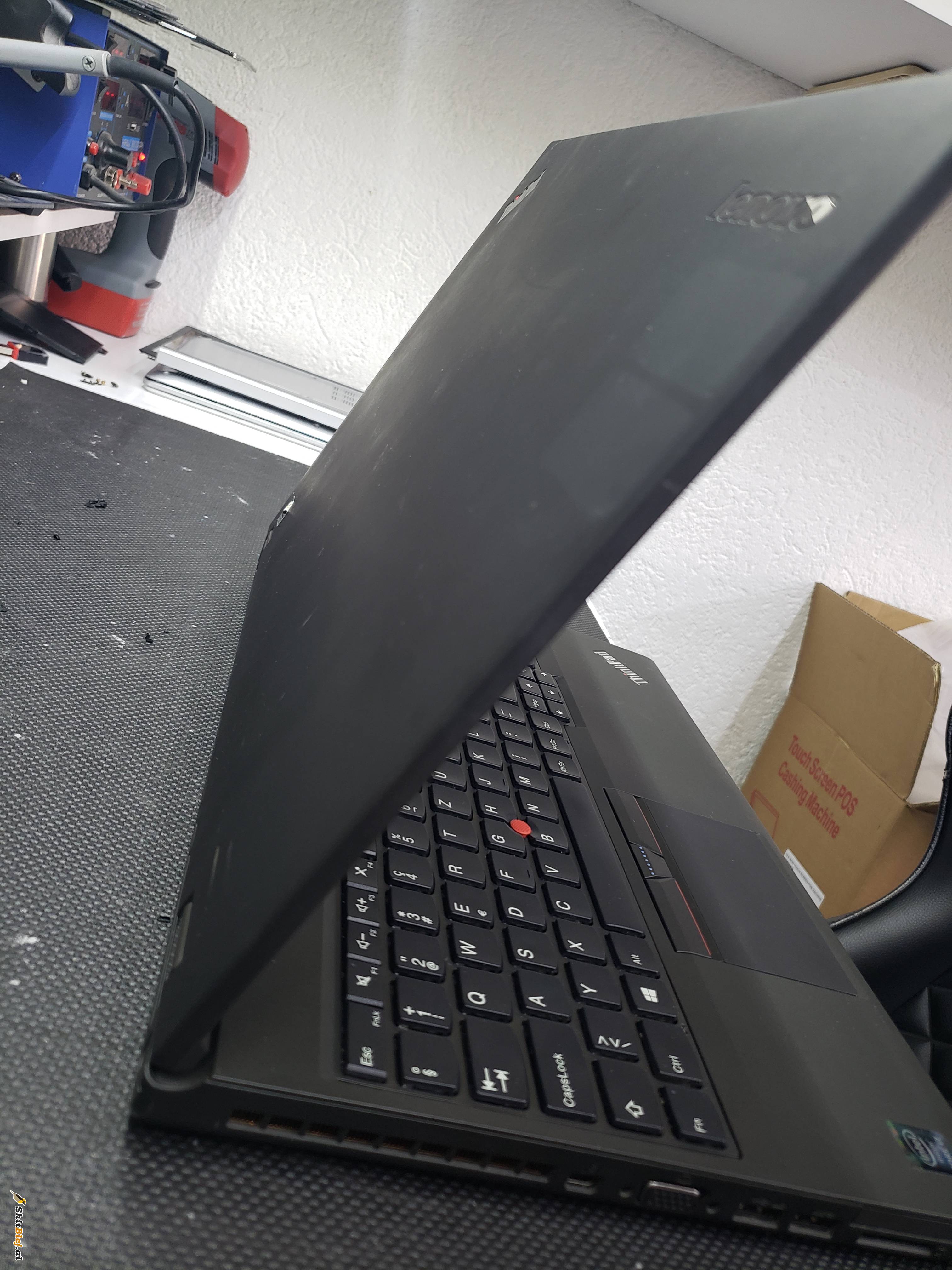 Laptopi i ardhur nga zvicrra