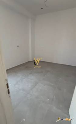 ZYRE 50M2 TE RRUGA E KAVAJES 1.200 EURO