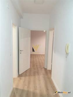 ZYRE 76 M2 ME QERA NE BLLOK 900 EURO