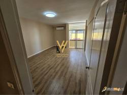 ZYRE 130 M2 ME QERA NE QENDER 1.300 EURO