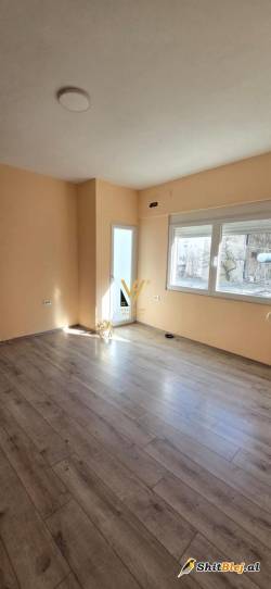 ZYRE 60 M2 ME QERA  MYSLYM SHYRI 550 EUR