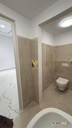 AMBIENT 38 M2 TE RRUGA MINE PEZA 900 EUR