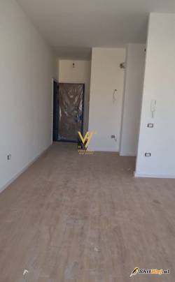 2&plus;1&plus;2 ME QIRA TE RR.BARRIKADAVE 700 EURO